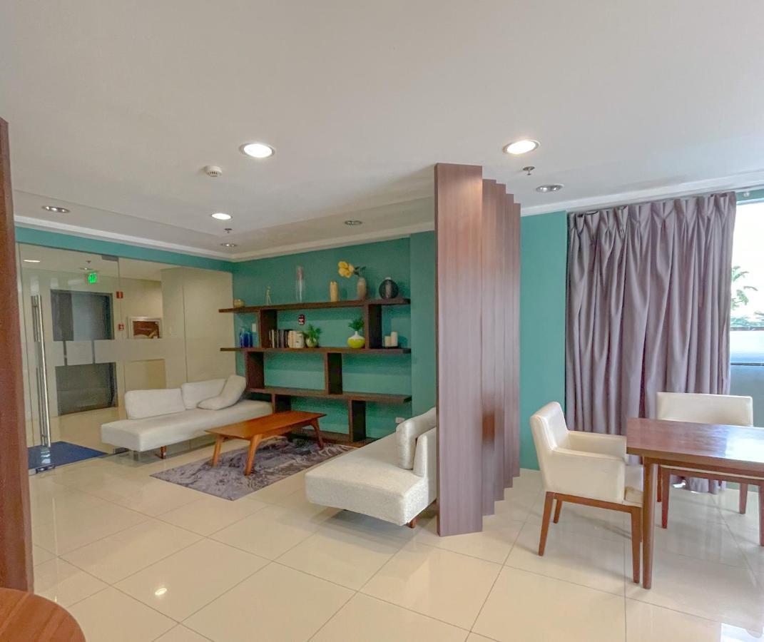 City Center- Balcony Suite Cebu Stadt Exterior foto