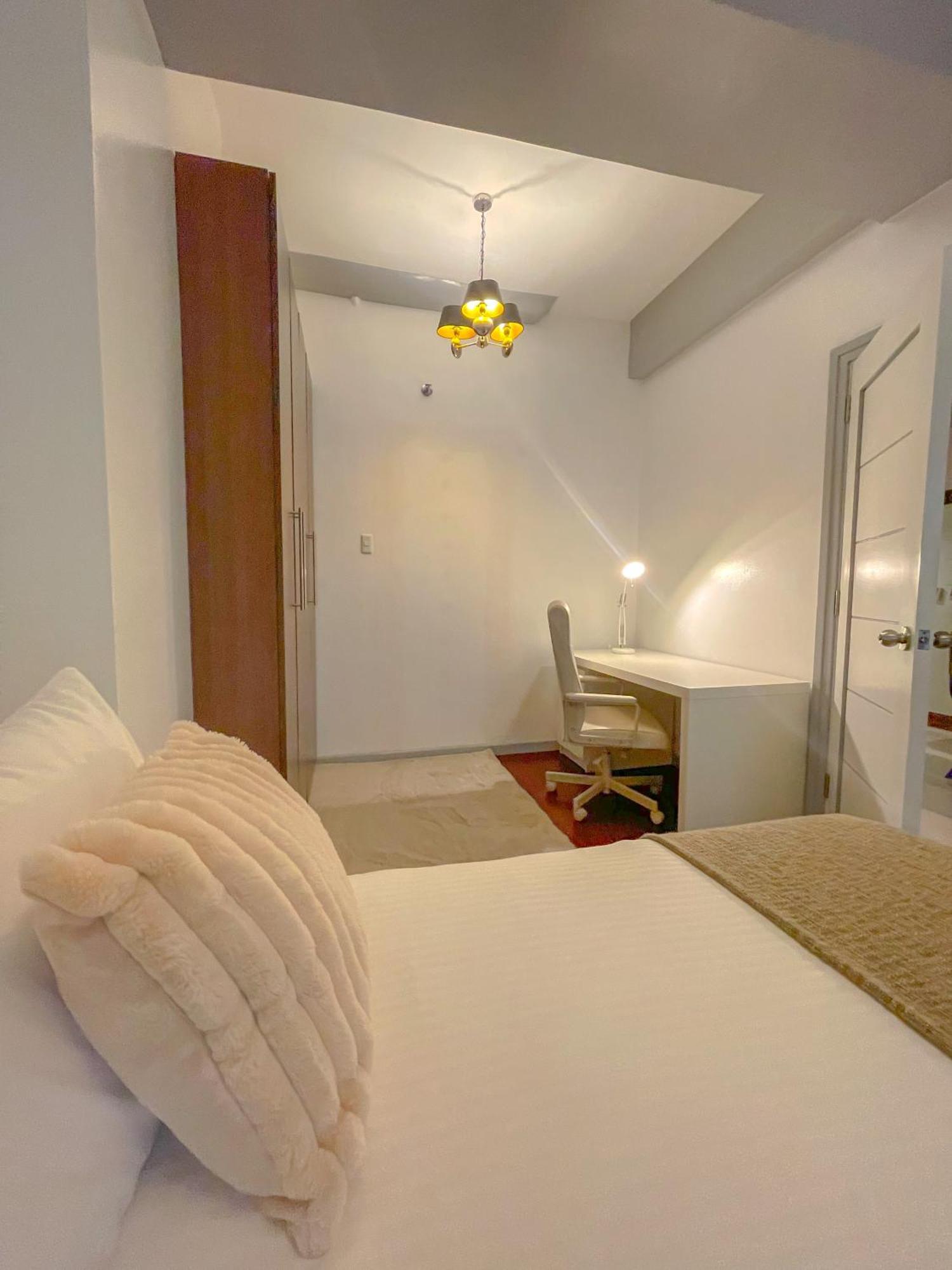 City Center- Balcony Suite Cebu Stadt Exterior foto